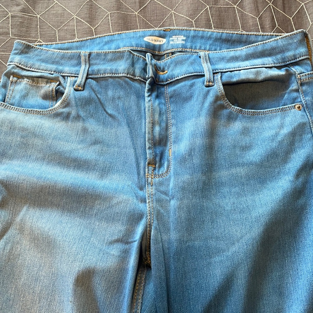 Old Navy high-rise Rockstar Super Skinny jeans in size 12